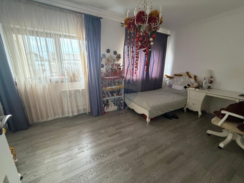 5 room House / Villa for sale