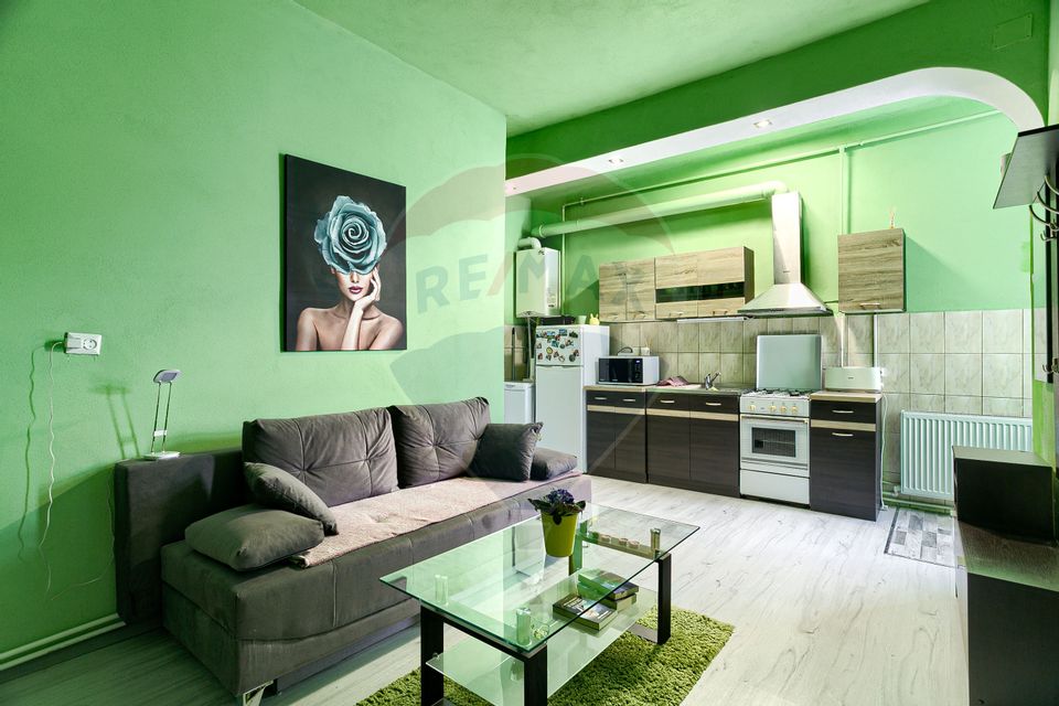 Apartament cu 2 camere de vânzare, la curte comună, zonă centrală