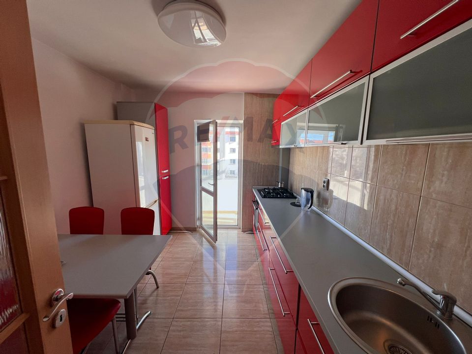 Apartament cu 3 camere decomandat- 9 mai- zona centrala