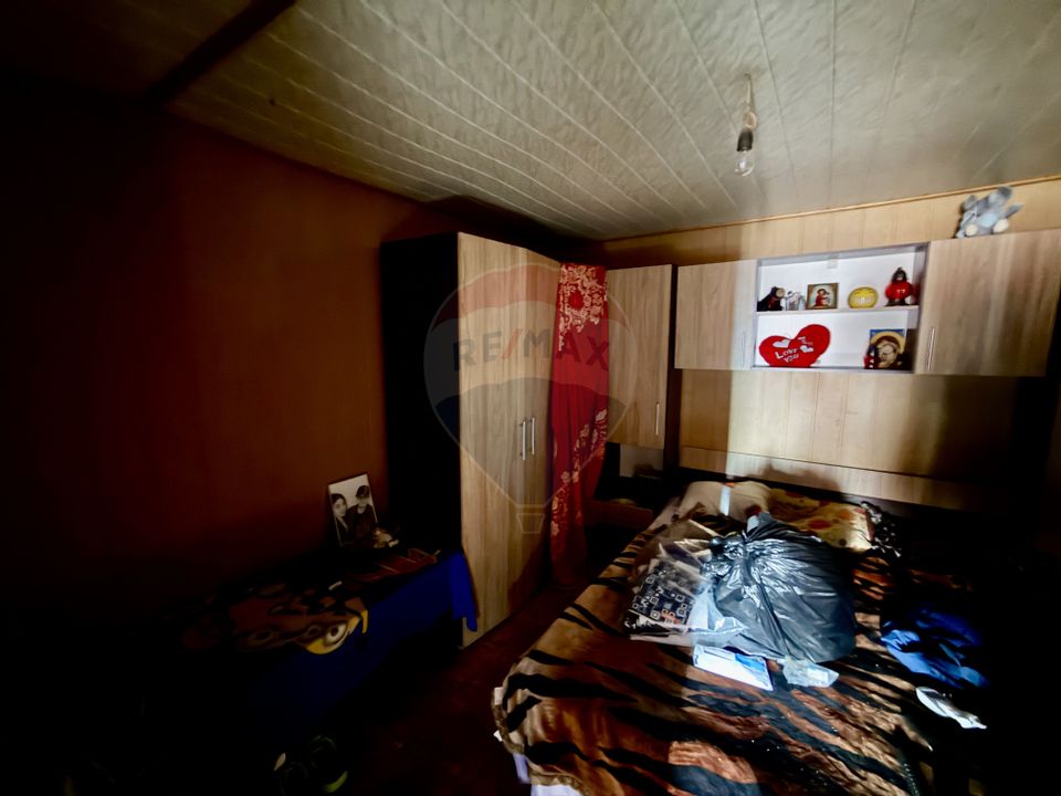 Casă cu 4 camere si teren 7727 mp Blidari