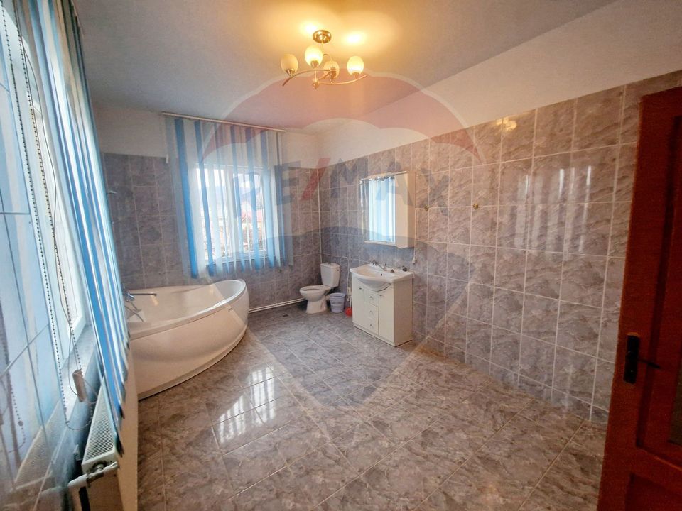 8 room House / Villa for rent, 1 Mai area