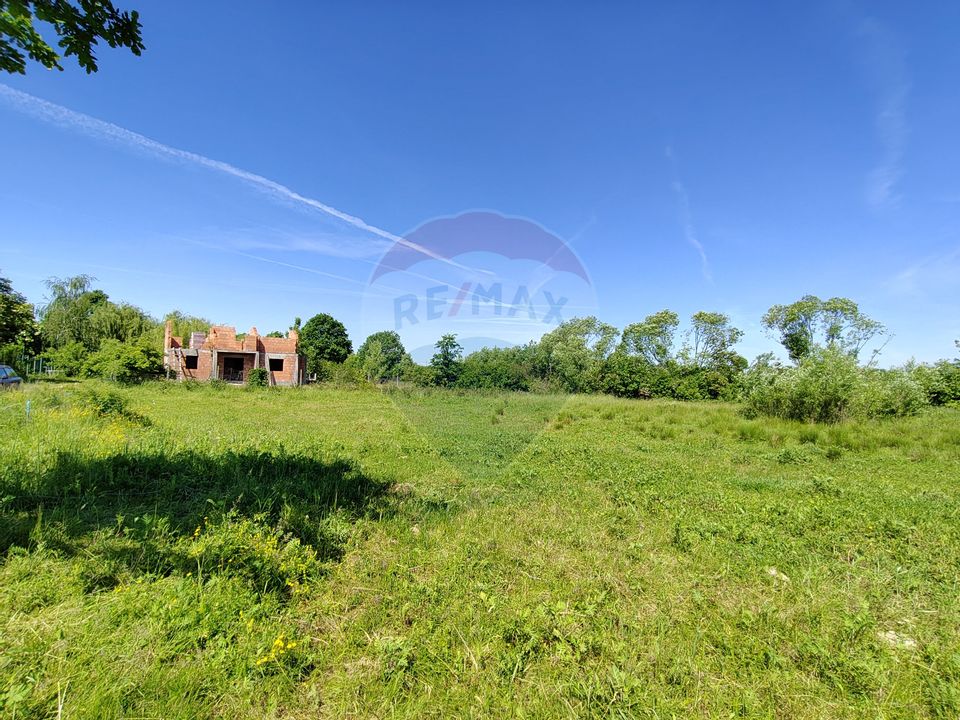 Teren Intravilan de Vanzare în zonă liniștită