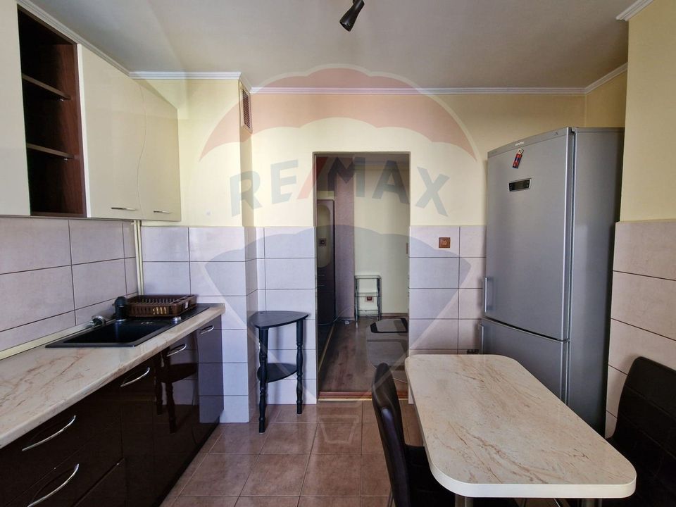 Apartament cu 4 camere de închiriat - Central
