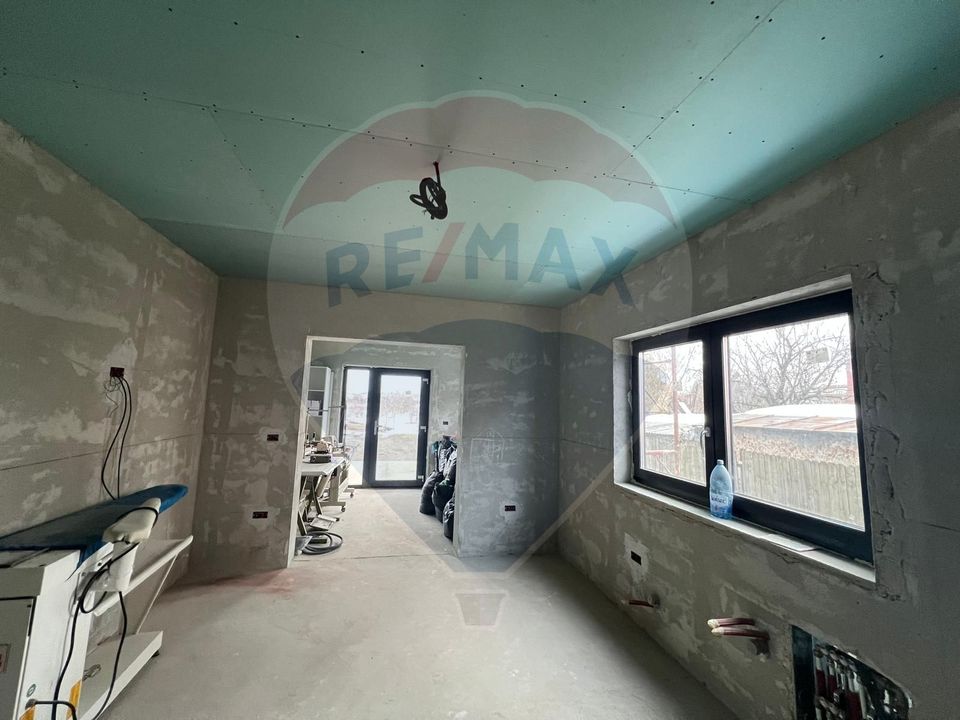 5 room House / Villa for sale, Est area