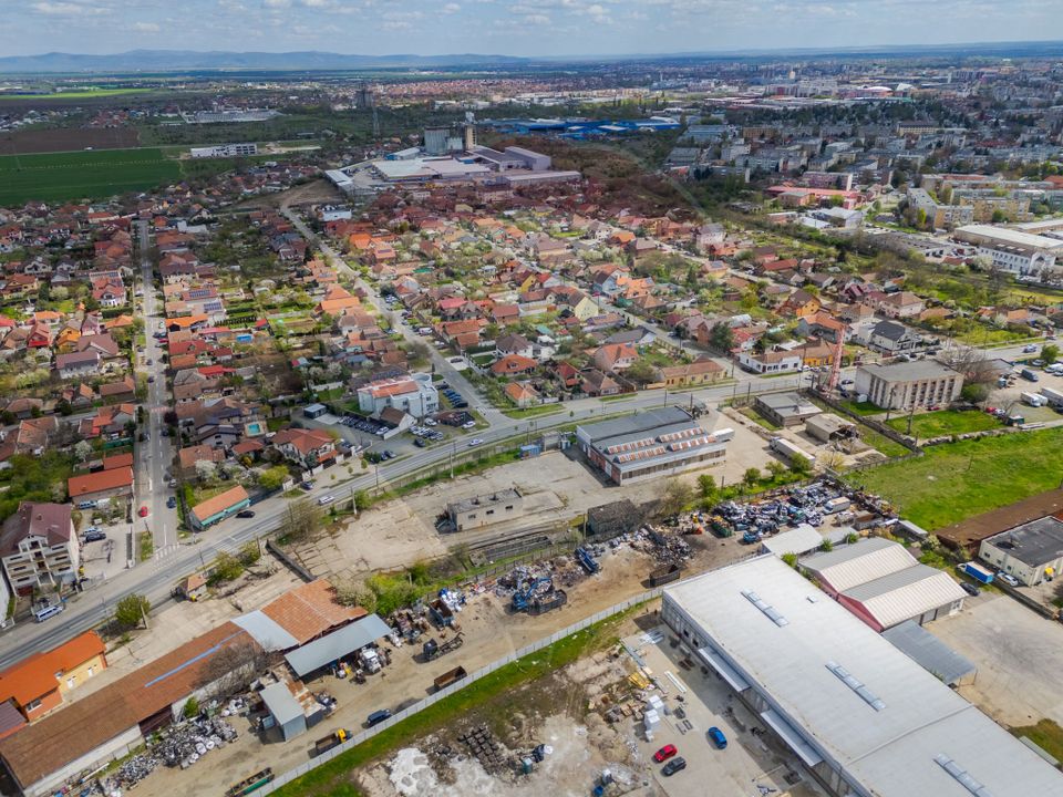 Teren 7619mp cu hala industriala/comerciala, FS - 110 ml de vanzare