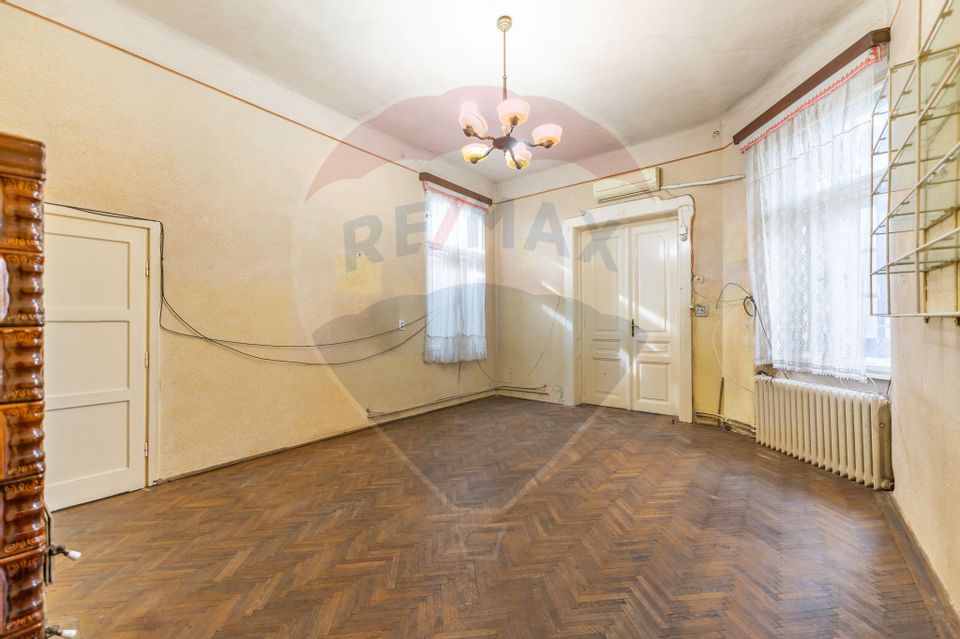 Apartament ultracentral 3 camere de vanzare