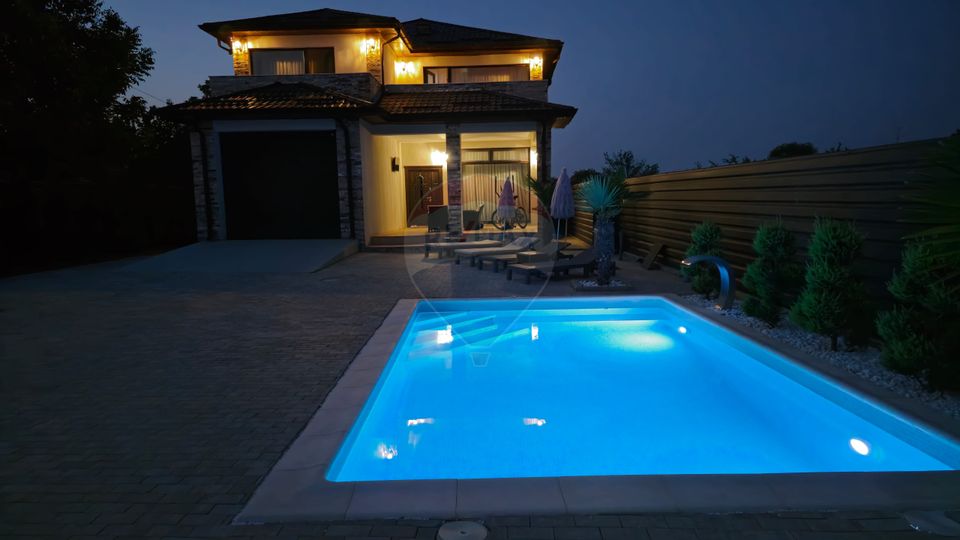 Vanzare Vila de Lux - Oază de Eleganță și Confort, Piscina, Giurgiu