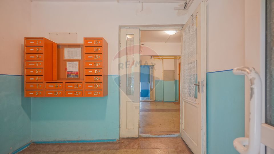 Apartament cu 3 camere de vânzare în Tractorul, Str. Independentei