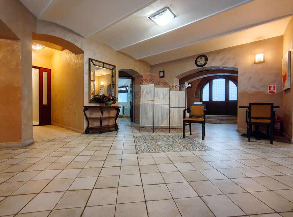 Două vile de patrimoniu, restaurate integral, cu farmec interbelic