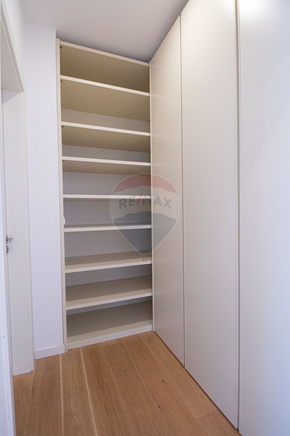 Apartament cu 2 camere si terasa generoasa in Kiseleff- Aviatorilor