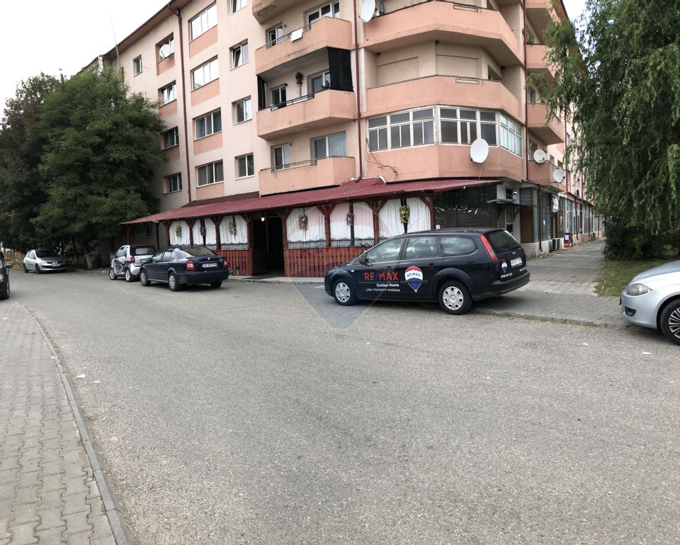 100sq.m Commercial Space for rent