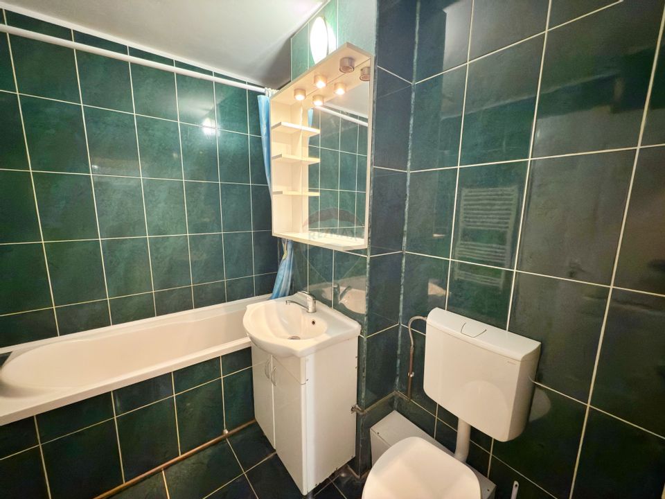 Apartament cu 3 camere de închiriat în Alfa, Arad.