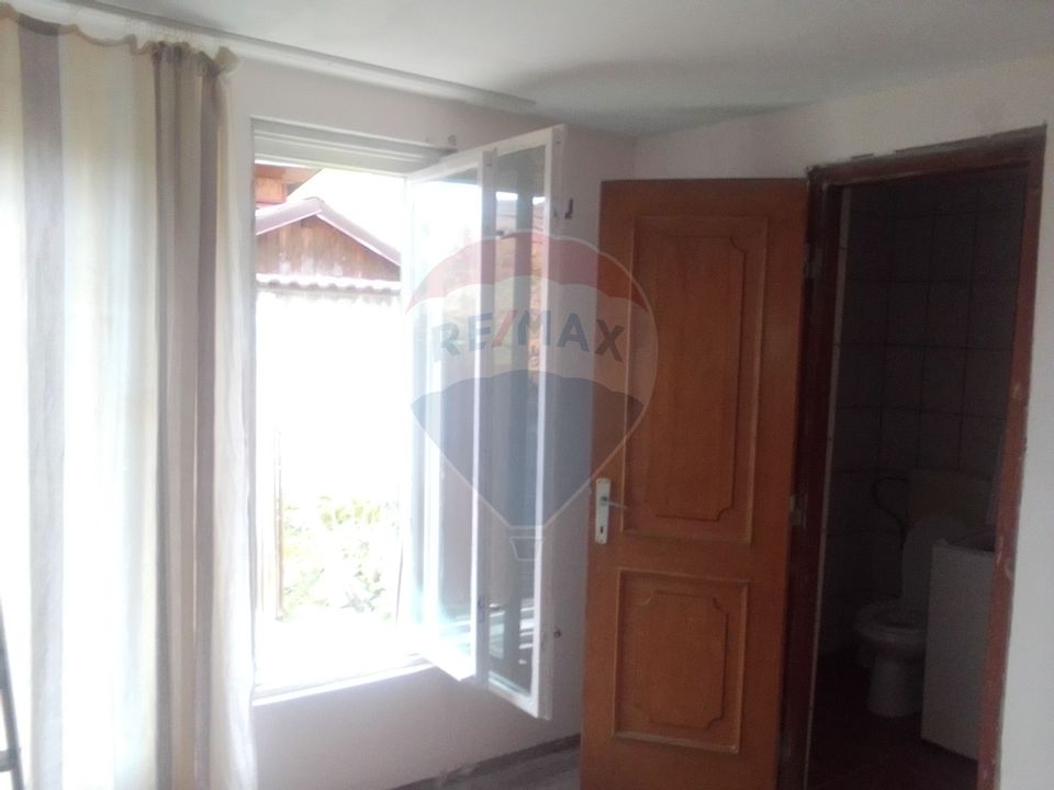 Casa individuală  4 camere de vânzare în zona Schei