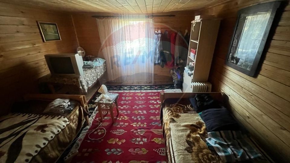 Vanzare Casa de vacanta cu teren 7286 mp Sisesti-Dumbravita, Maramures