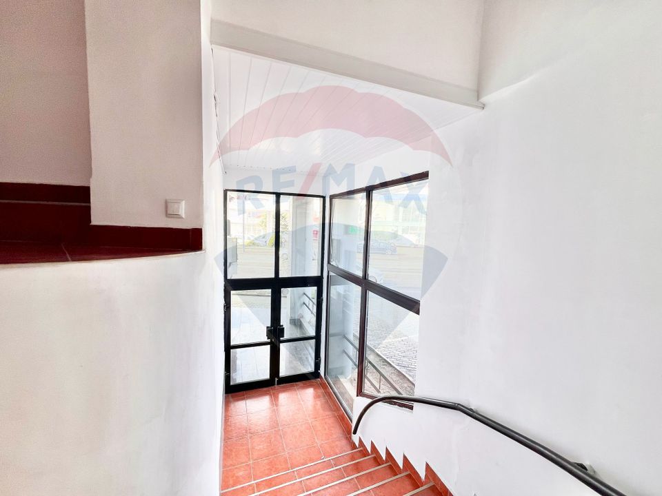 175sq.m Commercial Space for rent, Decebal area