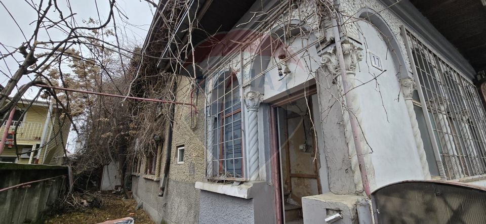 De vanzare | Casa cu 3-5 camere, necesita renovare | Zona Baicului