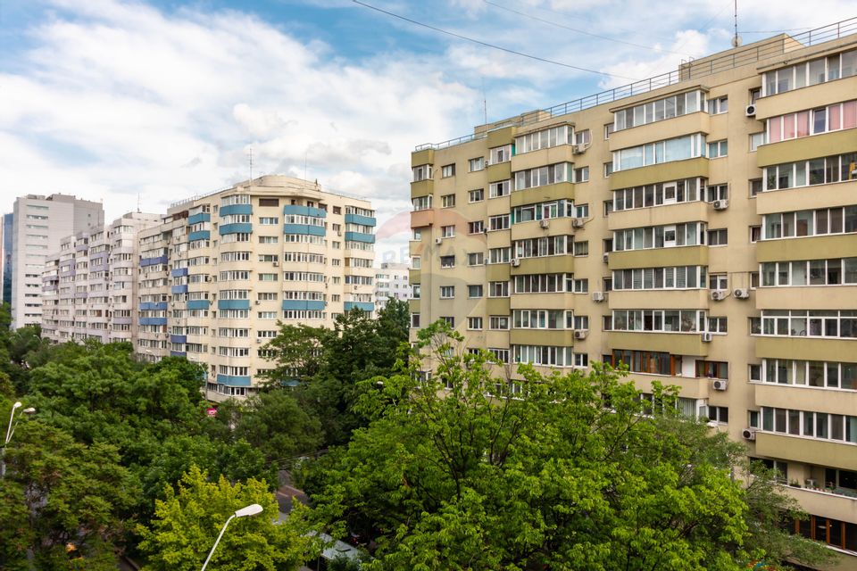 Apartament cu 3 camere decomandat Piata Victoriei/Titulescu