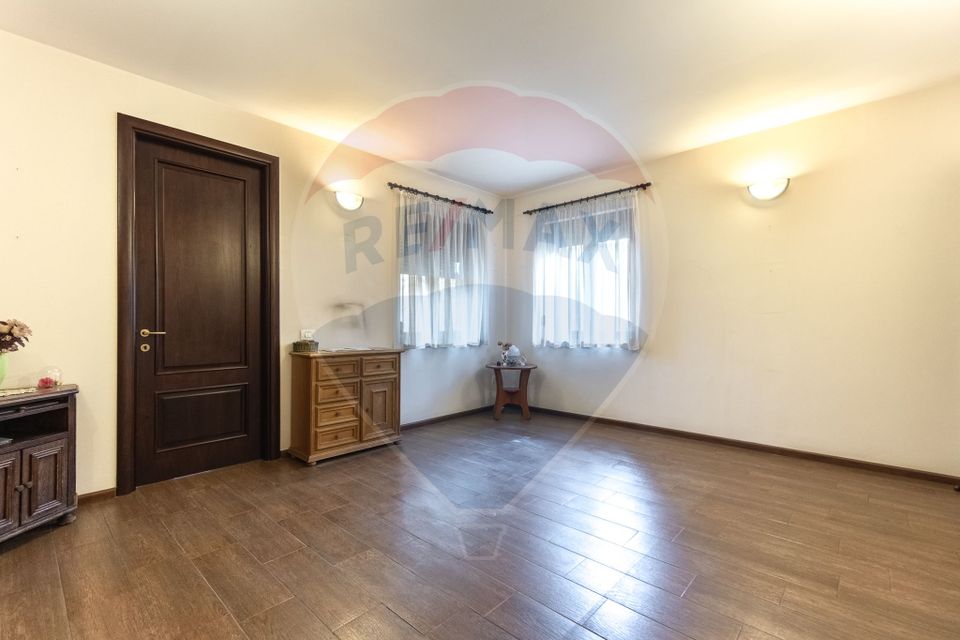 9 room House / Villa for sale