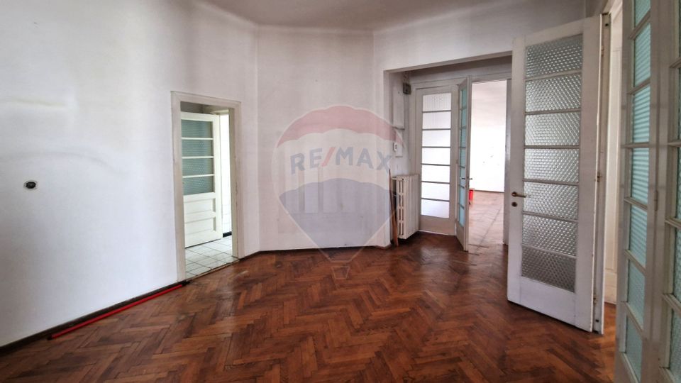 Apartament cu 4 camere de vânzare, Unirii