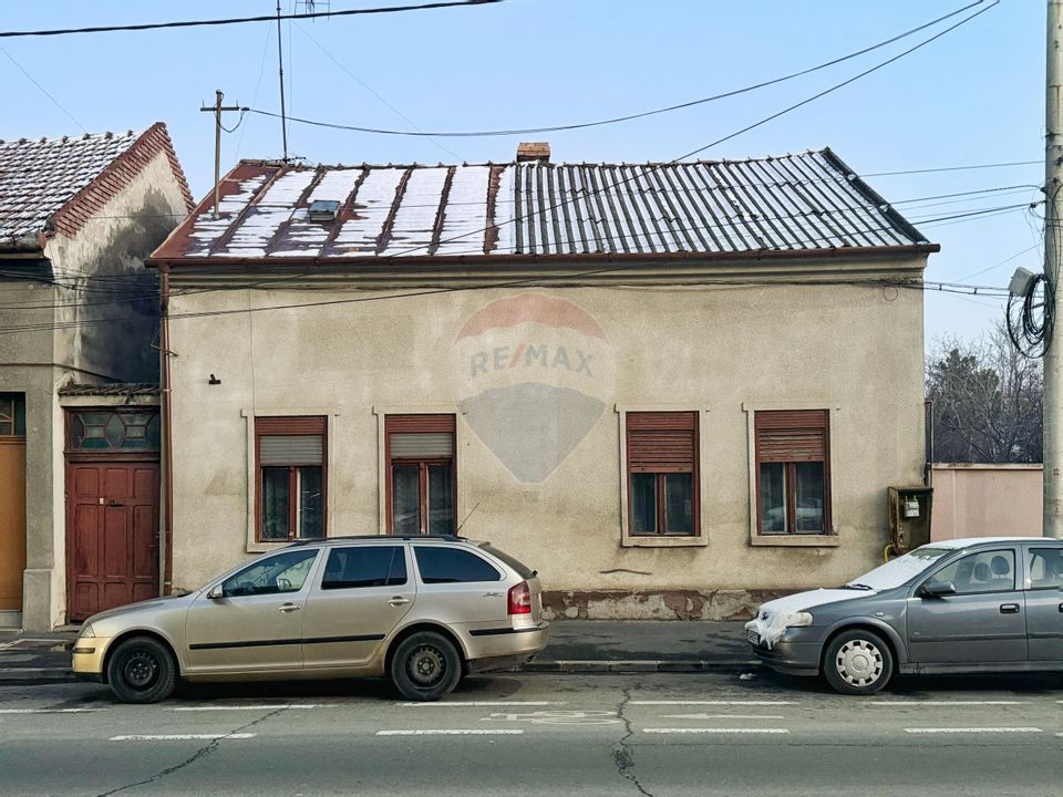 Casă și teren de vânzare, zonă comercială, strada Andrei Șaguna