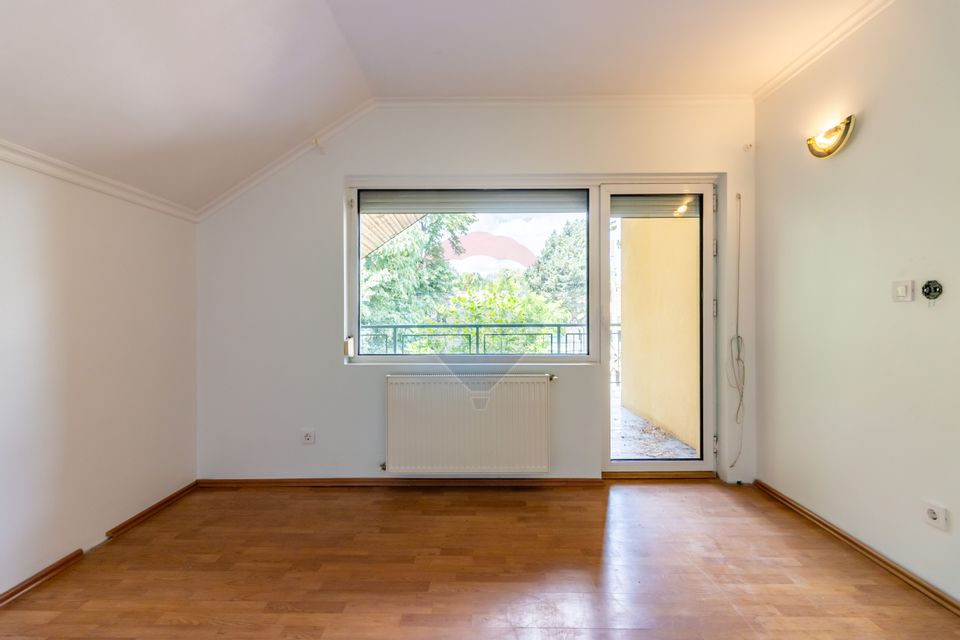 Snagov Villa for Sale | Pool, Orchard, 8 Rooms | 3077 sqm land