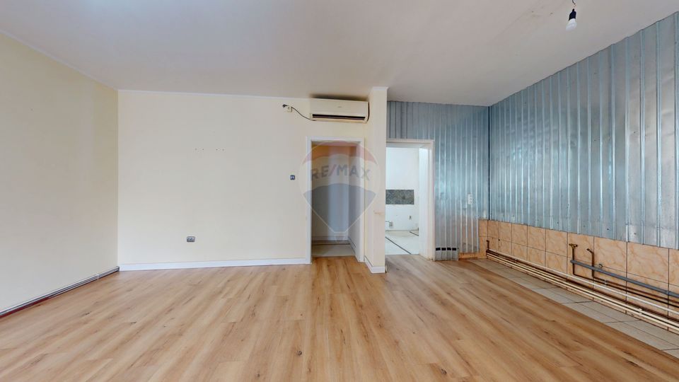 84sq.m Commercial Space for rent, Bartolomeu area