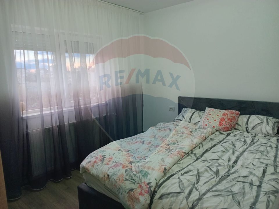 Apartament de vanzare  2 camere în zona Micalaca Mioritei