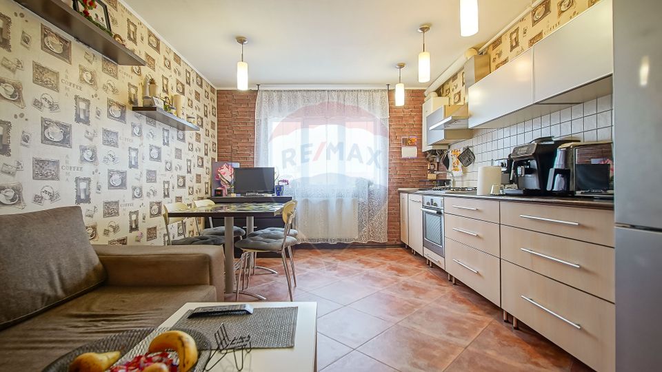 COMISION 0 | Ap 3 camere decomandat | Mobilat Utilat | Triaj