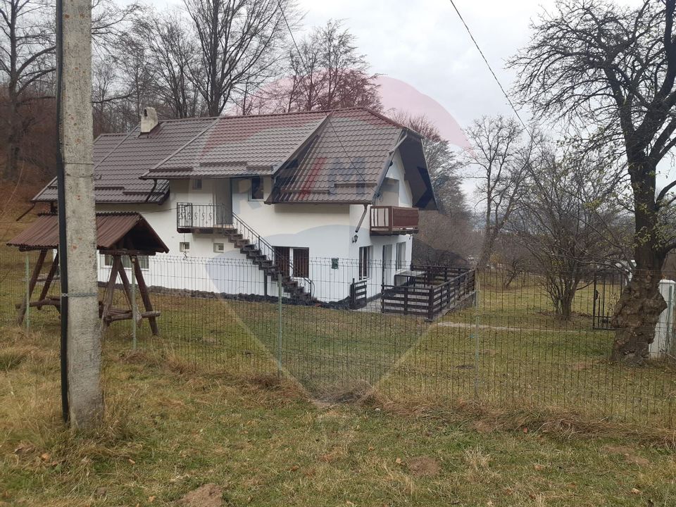 Casă / Vilă cu 7 camere de vânzare în zona Bran-Tohanita