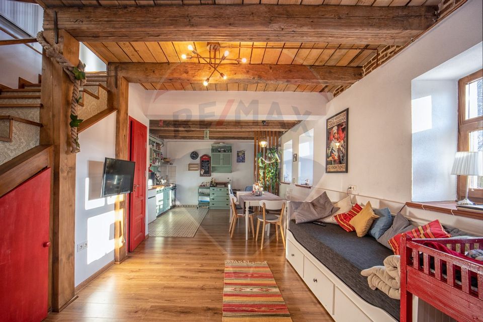 Casă cu două corpuri, teren 835 mp, str. I.L. Caragiale, Râșnov