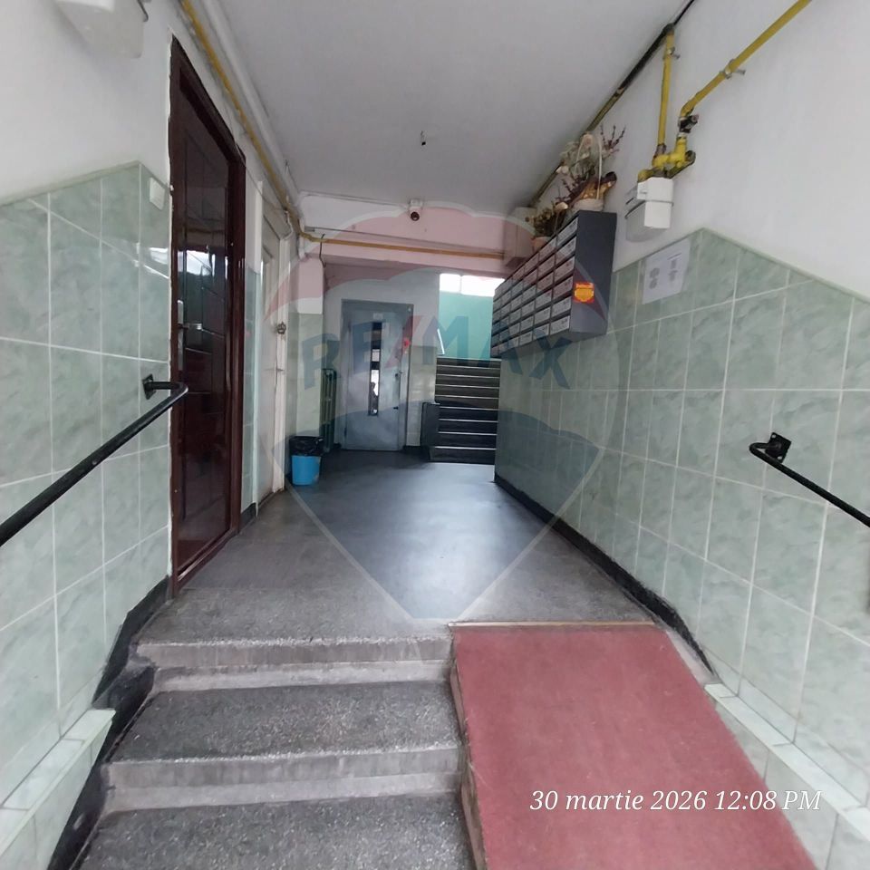 Giulesti - Vanzare apartament 3 camere - Spațios, luminos, balcon mare