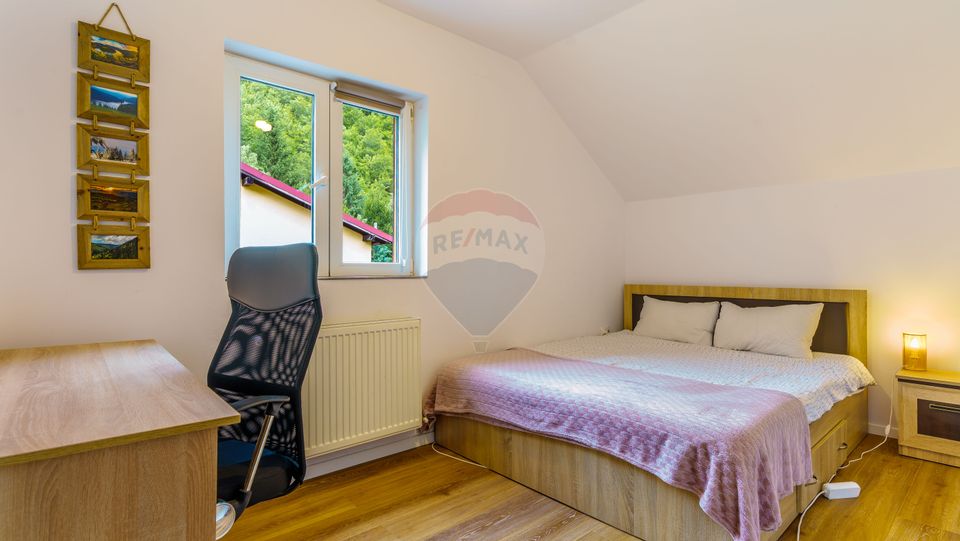 Cabana de vânzare –Mărișel, 10 camere, terasa 41mp, piscină, ciubăr