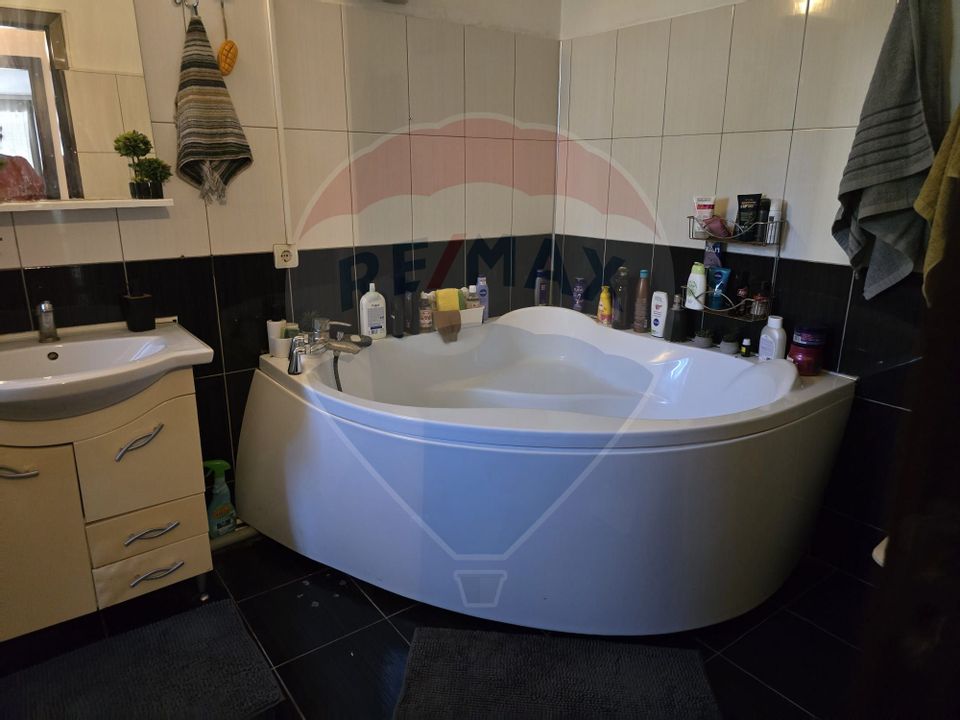 Casă / Vilă cu 5 camere de vânzare în zona George Enescu