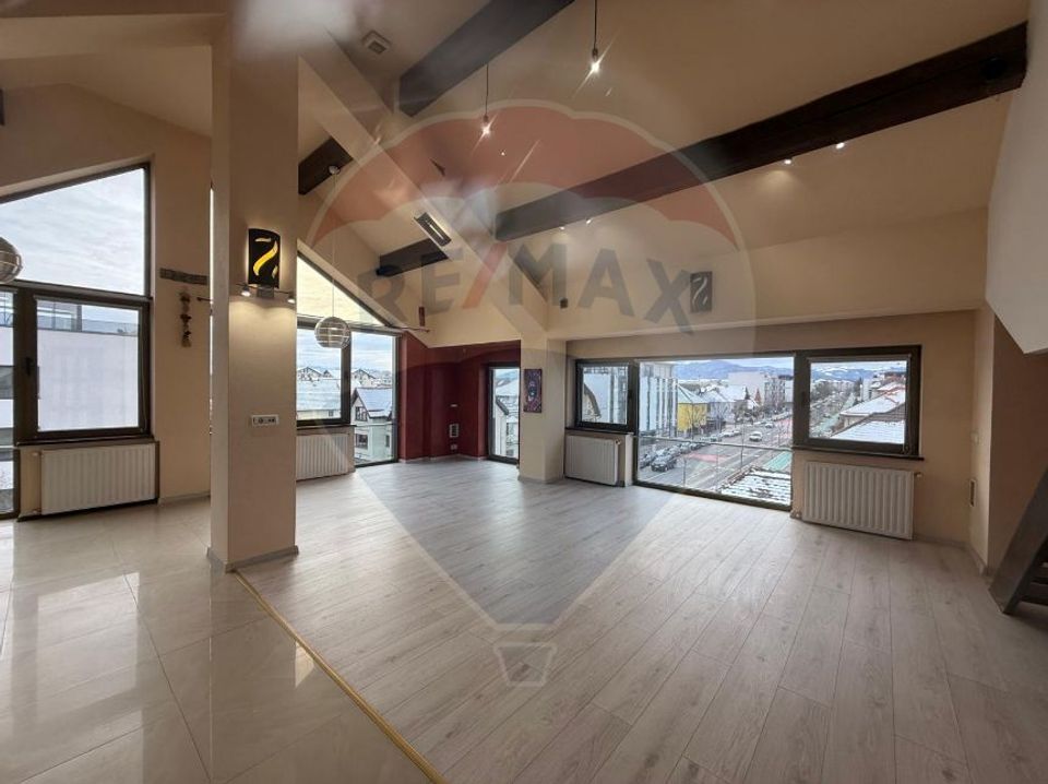 Spațiu de birou luminos în clădire modernă-Inchiriere