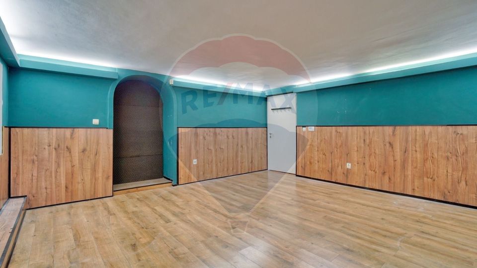 9 room House / Villa for rent, Centrul Civic area