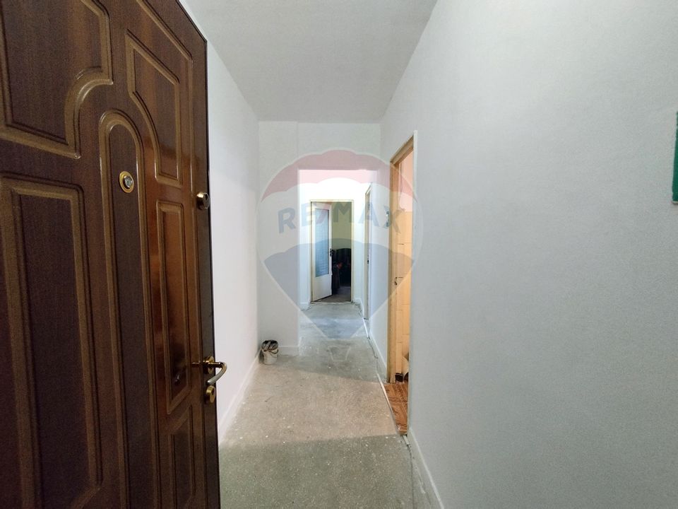 Apartament cu 4 camere de vânzare în zona Stefan cel Mare