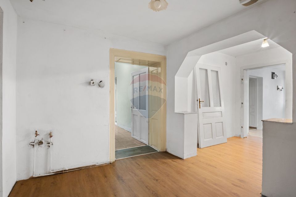 Casa si teren 2173 mp de vanzare in Tipar , la 12km de Chisineu Cris