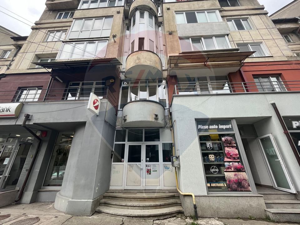Apartament cu 4 camere de vânzare,  str. 1 Decembrie 1918