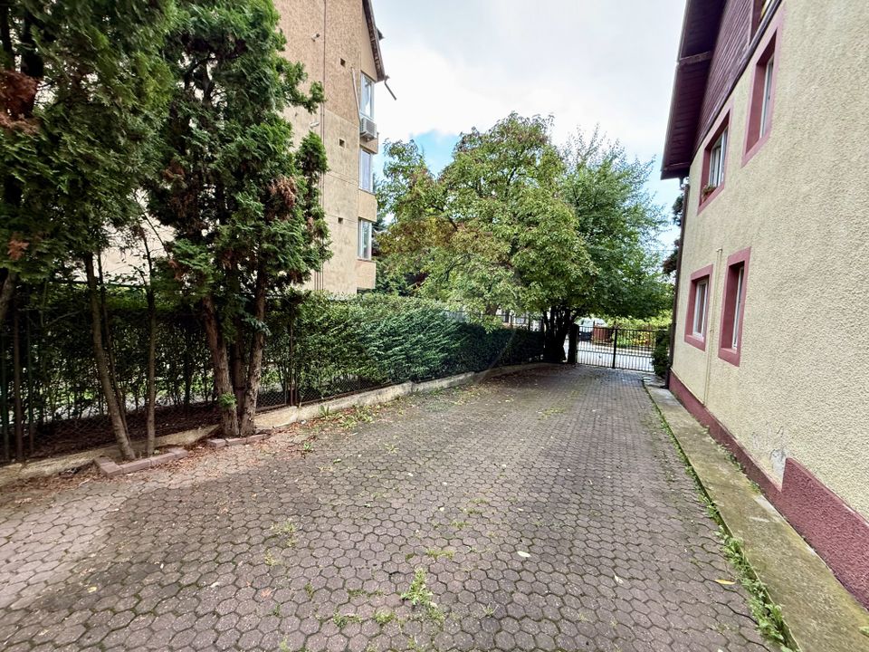 Apartament în vilă, Curte comună cu piscină – Andrei Mureșanu