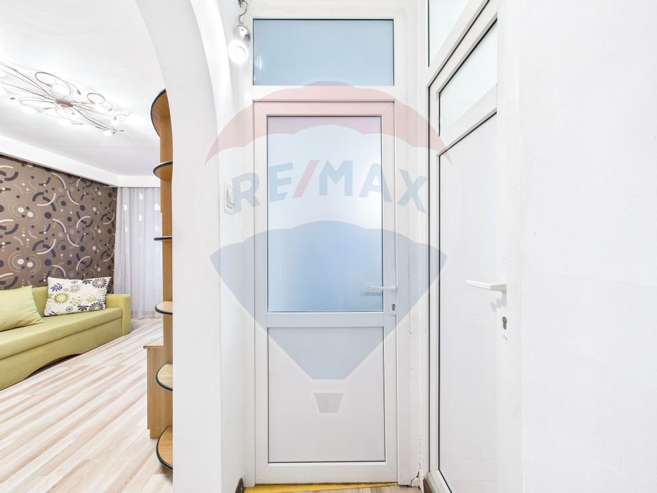 Apartament cu 4 camere de vânzare în zona Rahova