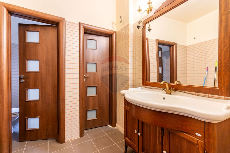 259sq.m Office Space for rent, P-ta Sfanta Vineri area