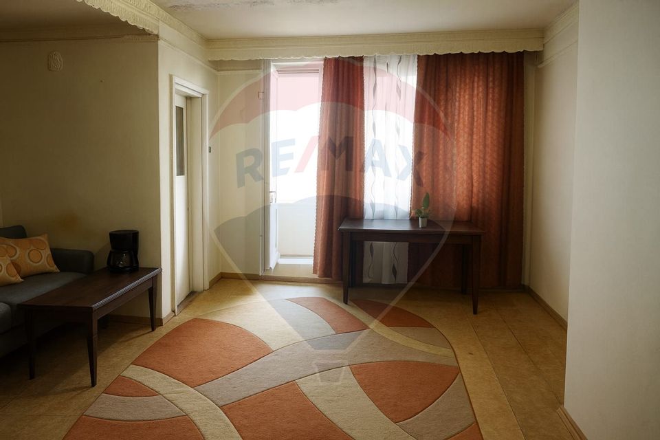 Garsonieră luminoasă și bine compartimentată,