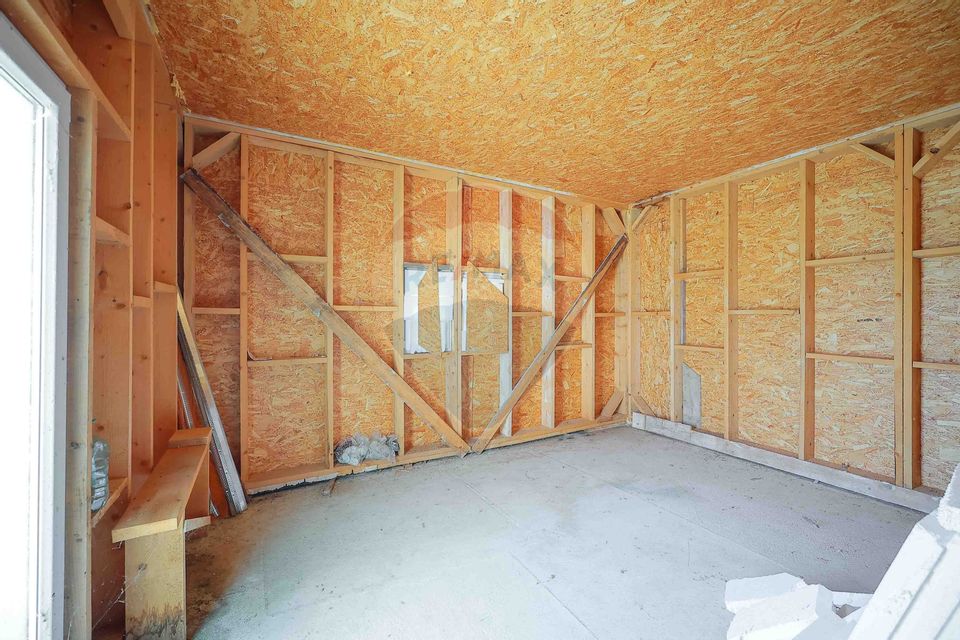 Casă cu 3 camere, anexă și 2042 mp teren de vânzare, în Calea Mare