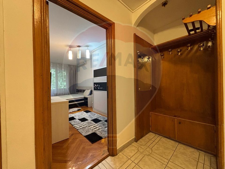 4 room Apartment for sale, Teiul Doamnei area