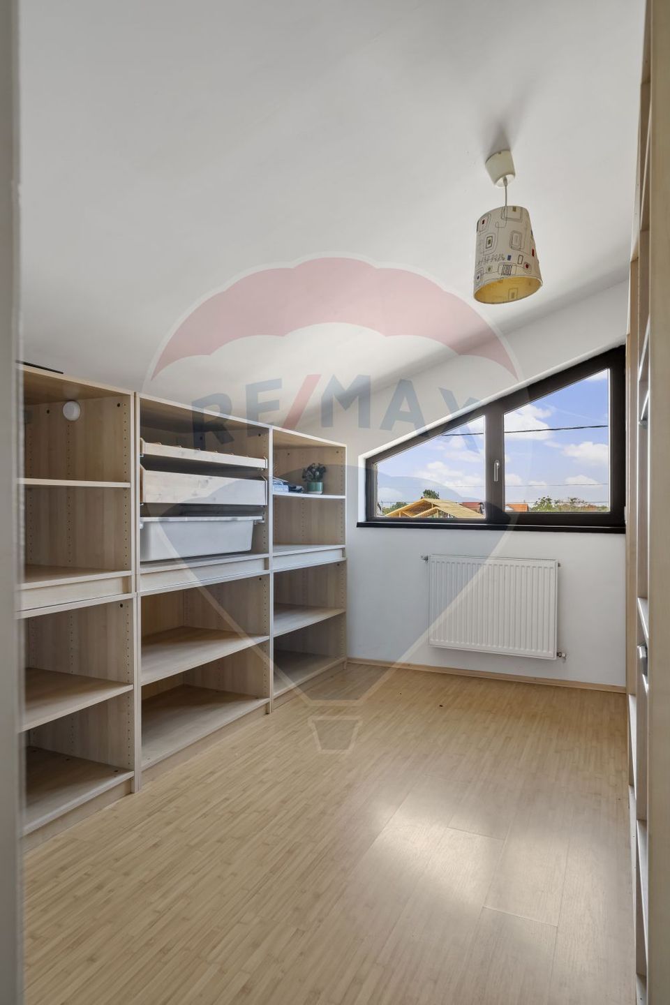 Casa luminoasa cu 7 camere si curte de 571 mp in zona de Nord, Gulia