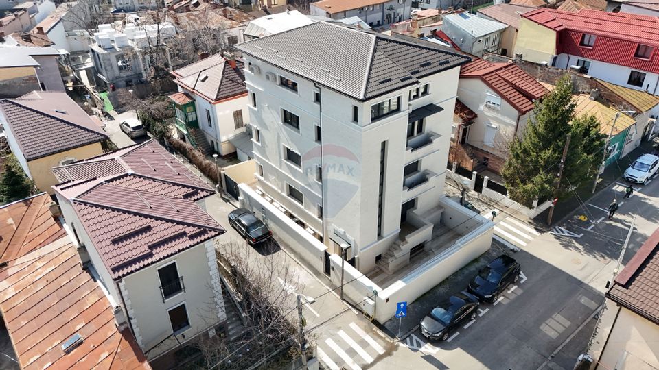 De vânzare Bloc Boutique Lux S+P+3E în zona Parcul Carol - Unirii