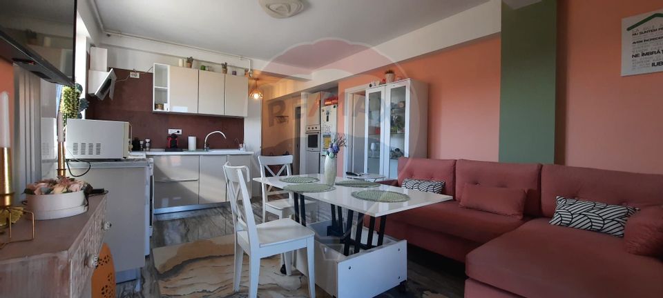 Apartament cu 3 camere de închiriat în zona Metro 1