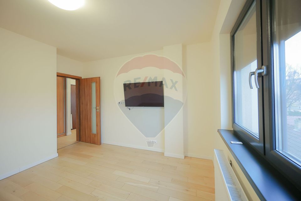 Apartament cu 2 camere de vânzare, ultracentral, Parcul Petőfi Sándor