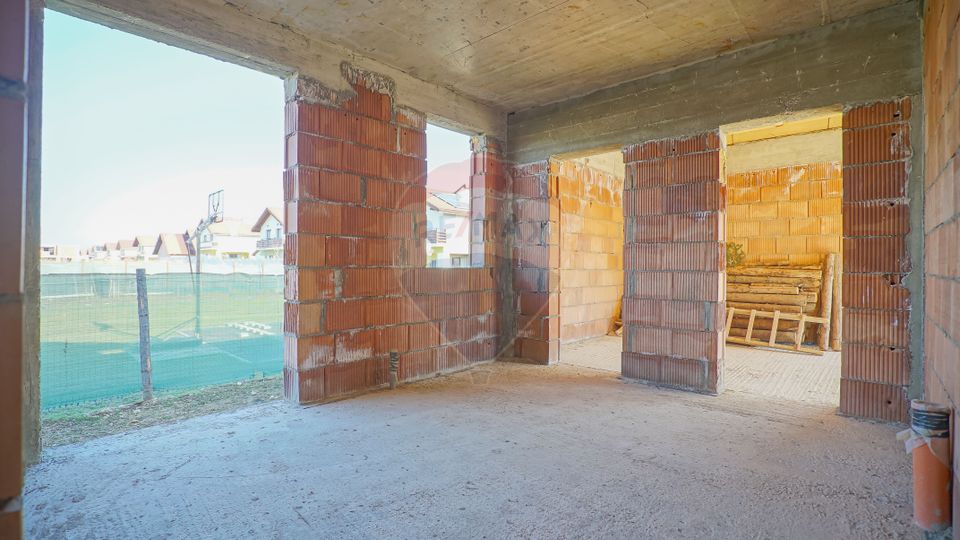 Villa in red, with 823sqm land in Cristian, Str C-tin Brâncoveanu