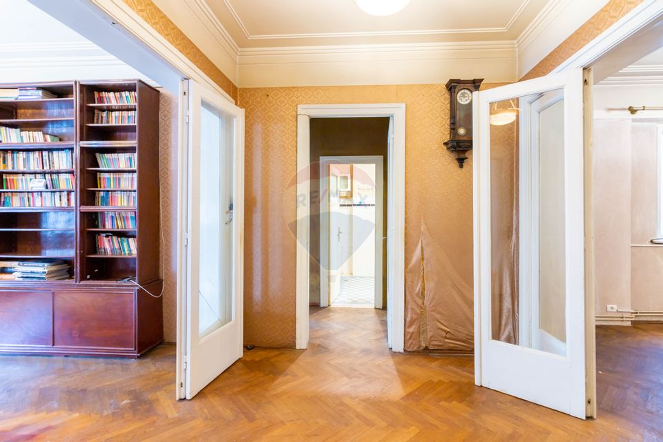 4Room, 135 sqm, Spacious, Ultracentral, Burgeois style, Victoriei Sq